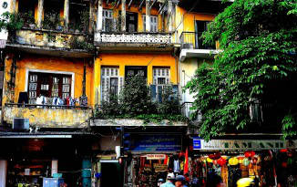 800V -Streets of Hanoi - photo by Renata Blonska