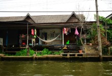 Living on the water - Khlongs Canals, Bangkok / photo by Renata Blonska