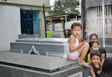 Children living at Manila North Cemetery - photo by Renata Blonska