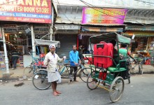 INDIA - Delhi streets, tea time - photo by Renata Blonska