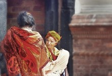 NEPAL - two widows at Kathmandu Crematoria - photo by Renata Blonska