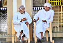 OMAN - discussing daily issues - photo by Renata Blonska