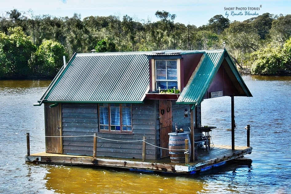 Boathouse on Noosa River - photo by Renata Blonska